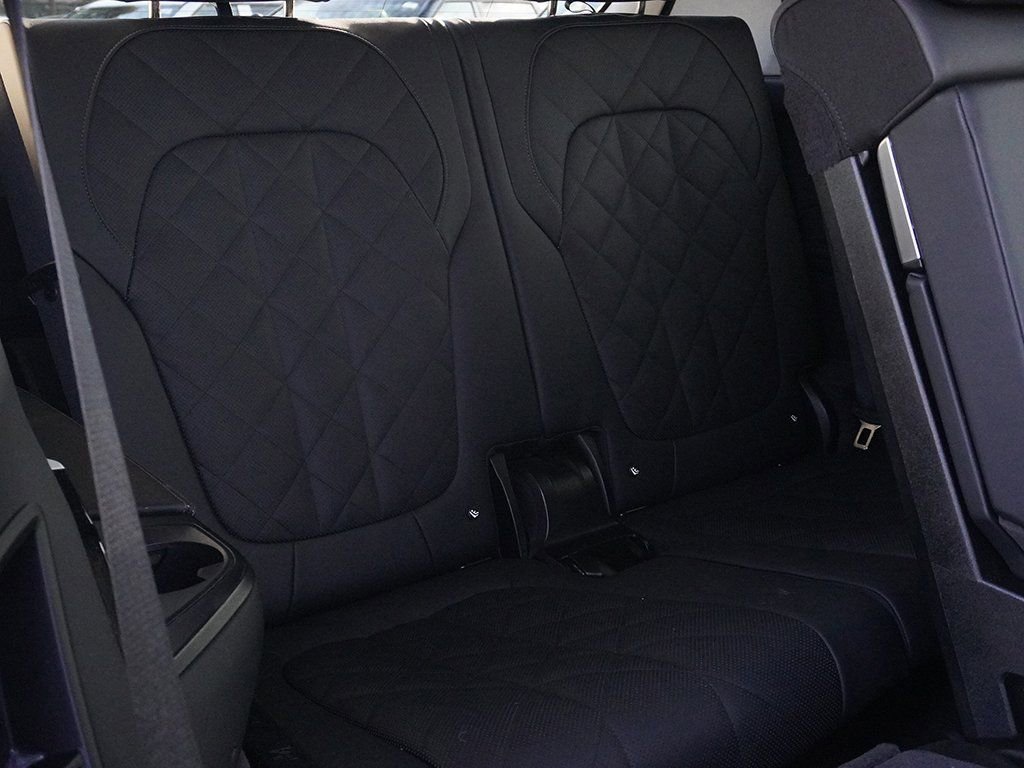 Used 2025 BMW X7 xDrive40i w/ Premium Package image 36