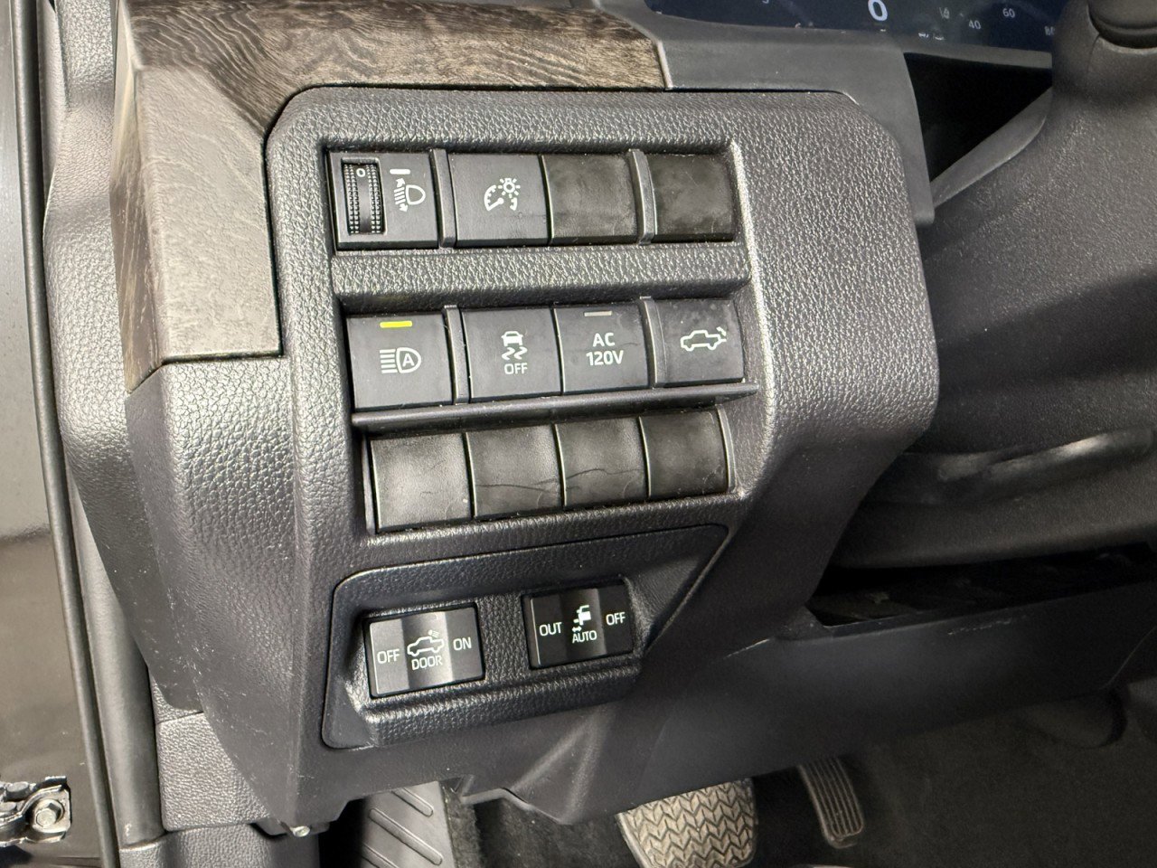 Used 2024 Toyota Tacoma Limited w/ Limited Package (LT) AWD/4WD image 24
