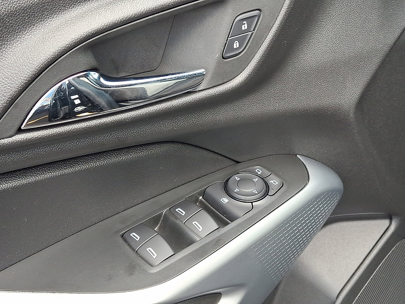 Used 2025 Chevrolet Trax LS image 14