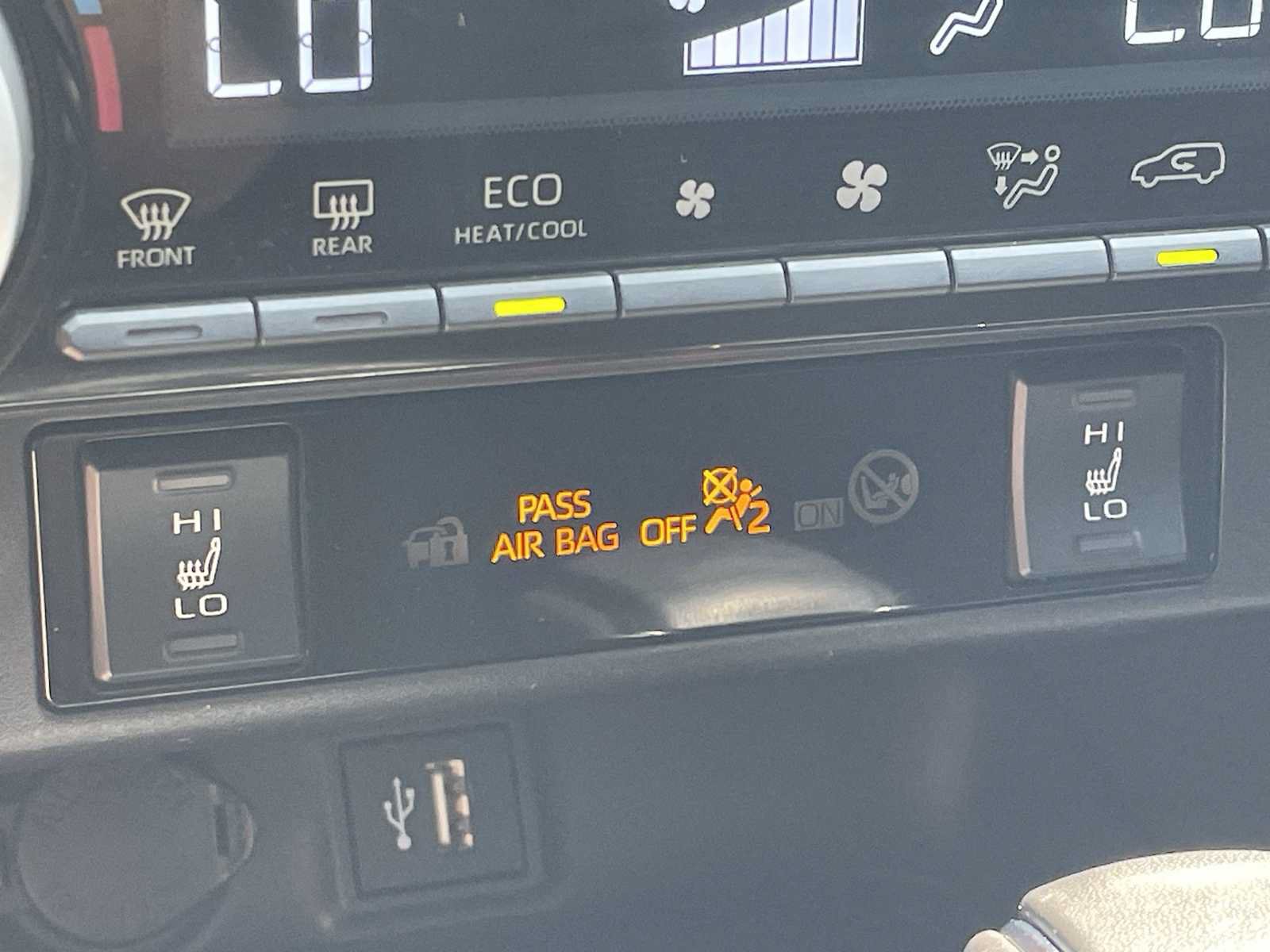Used 2025 Toyota RAV4 XSE AWD/4WD image 22