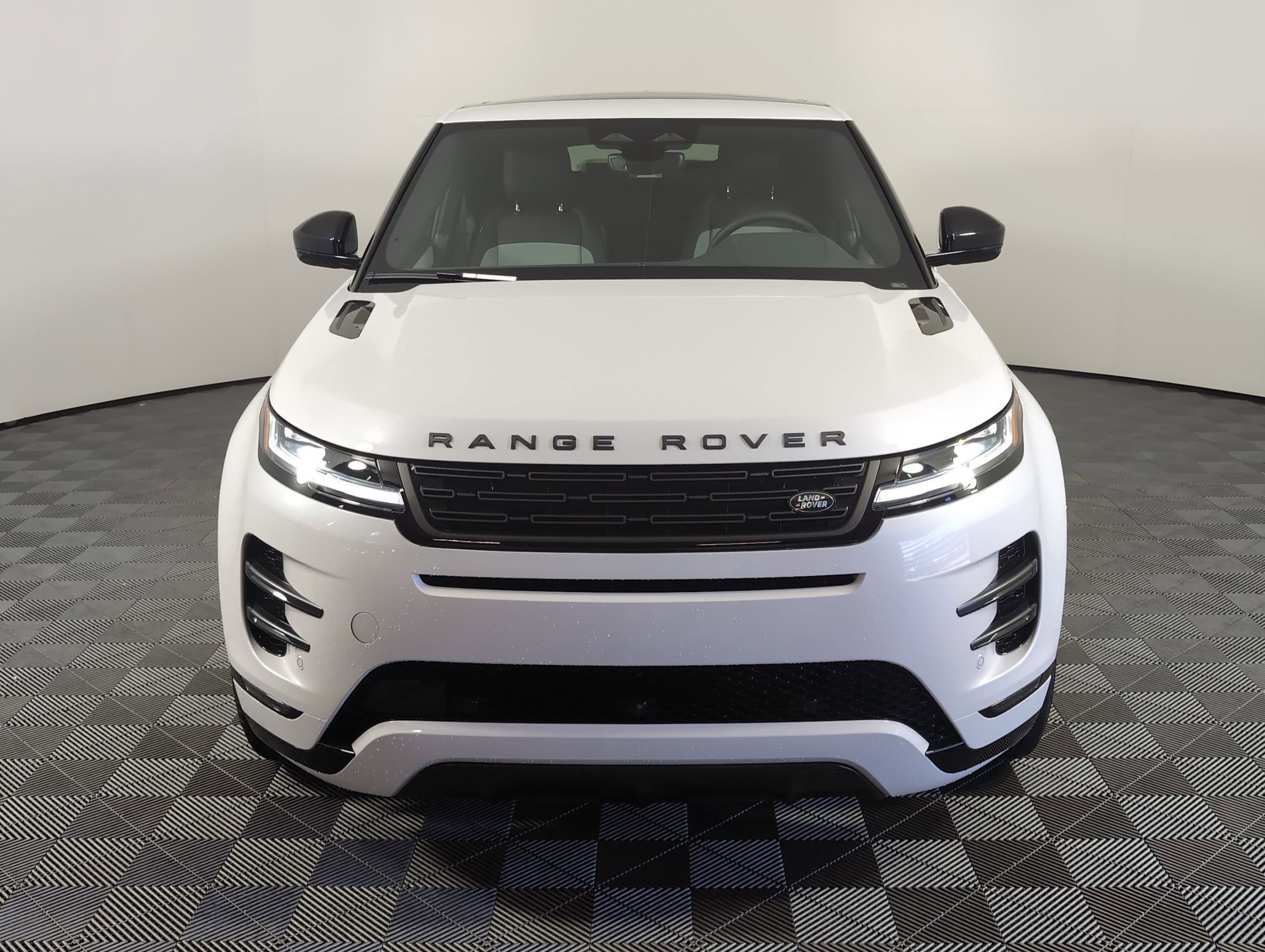 Used 2026 Land Rover Range Rover Evoque Dynamic SE image 5