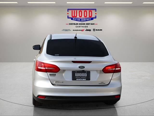 Used 2016 Ford Focus SE w/ SE Power Seat Package image 4