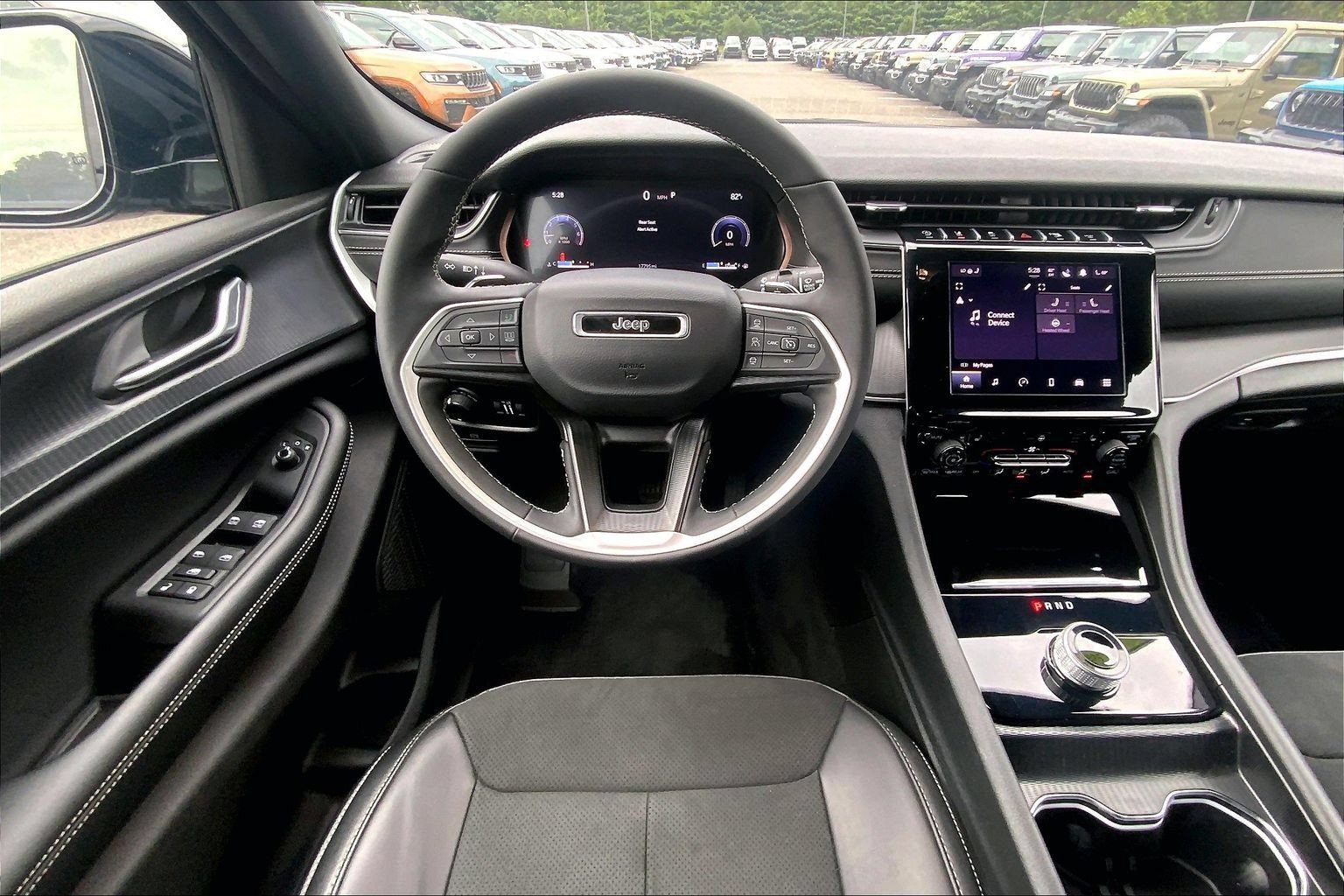 Certified 2025 Jeep Grand Cherokee Altitude AWD/4WD image 5