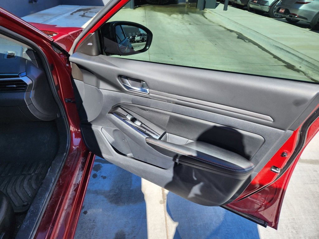 Used 2024 Nissan Altima 2.5 SR w/ SR Premium Package image 9
