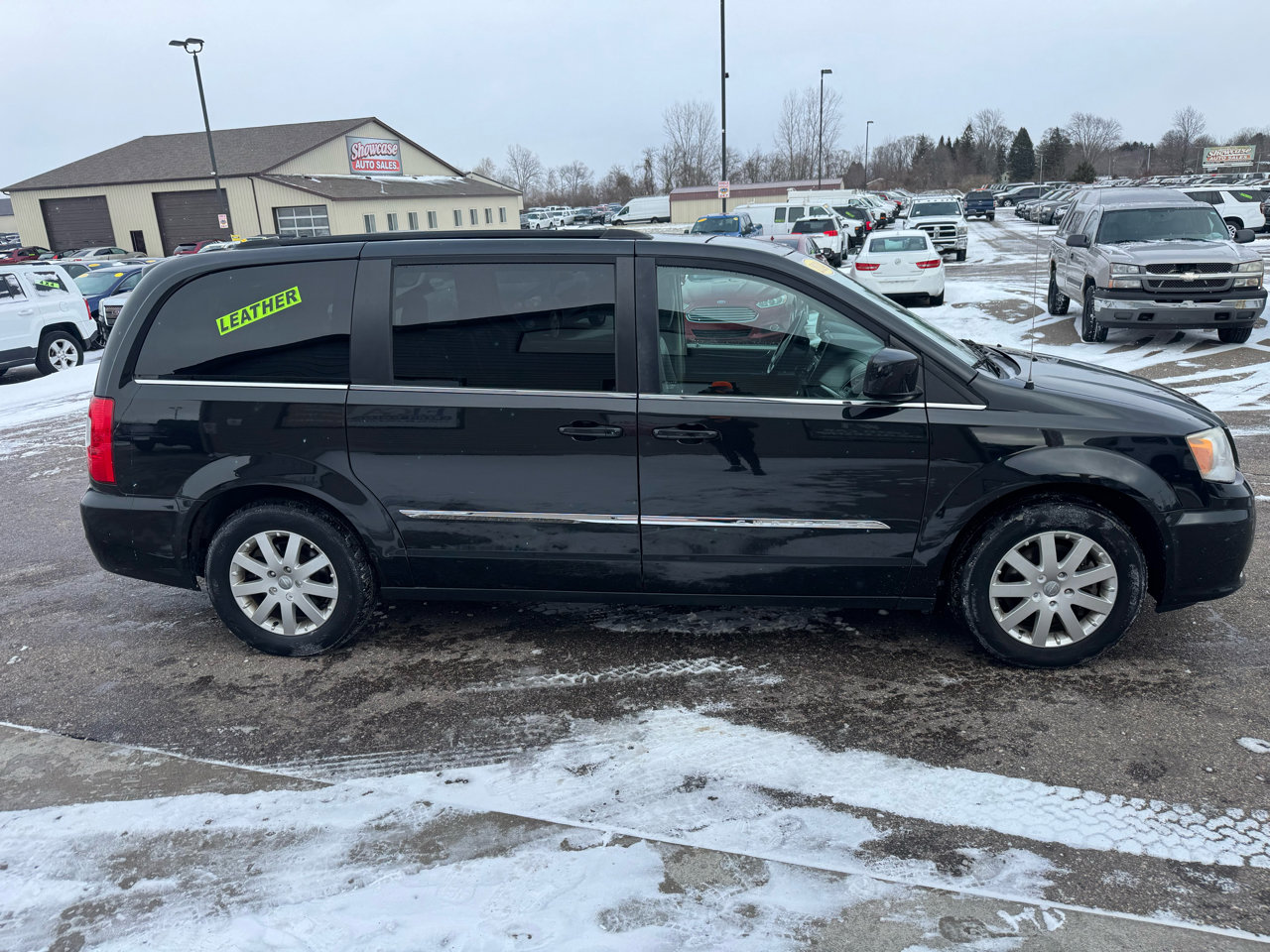 Used 2014 Chrysler Town & Country Touring image 4