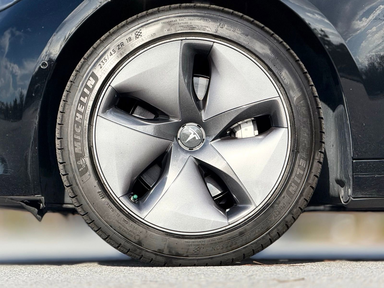 Used 2018 Tesla Model 3 Mid Range image 17