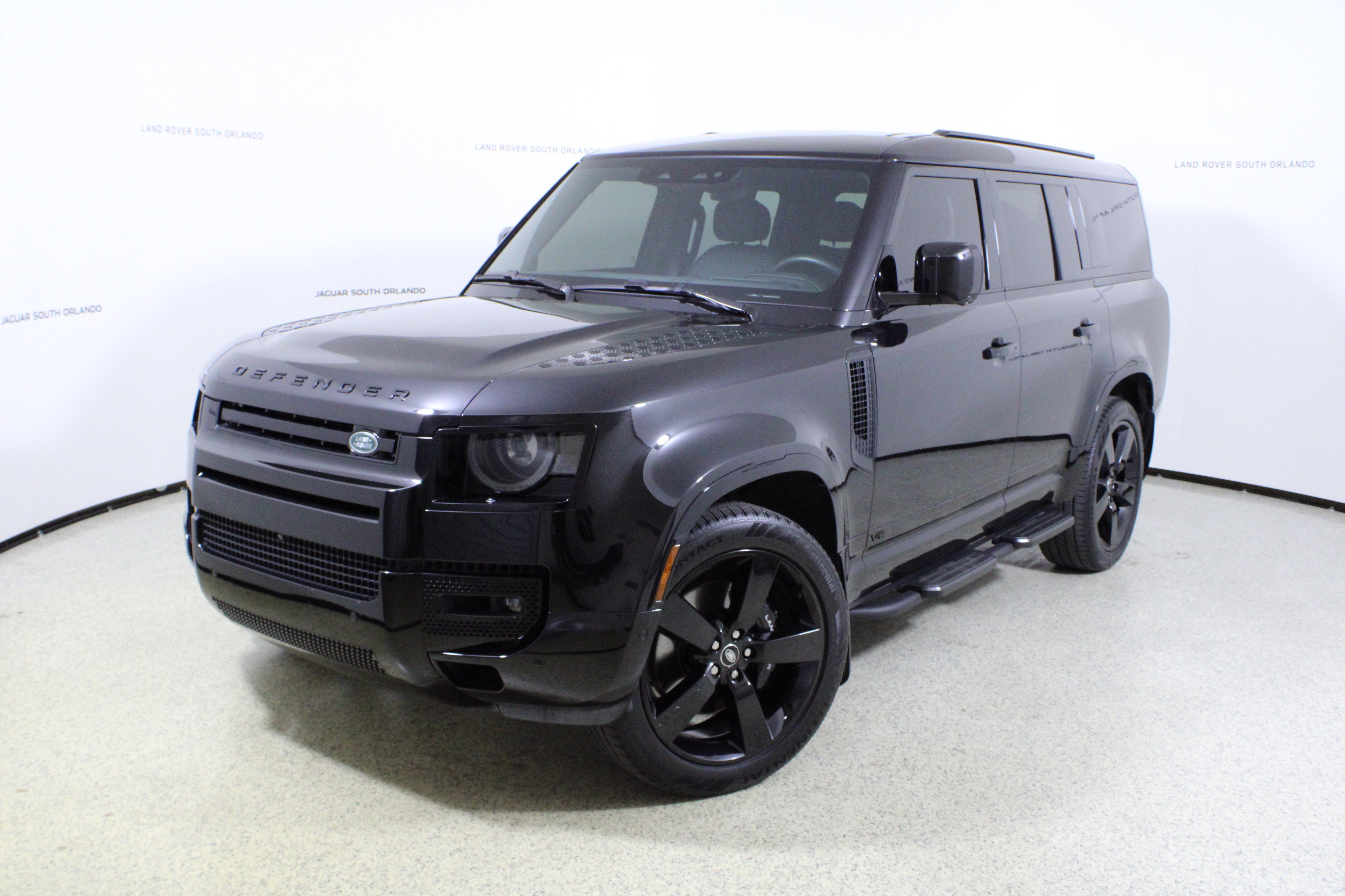 Used 2025 Land Rover Defender 130 V8 image 1