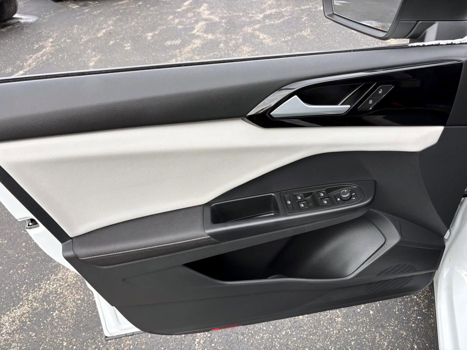 Used 2025 Volkswagen Taos S image 11