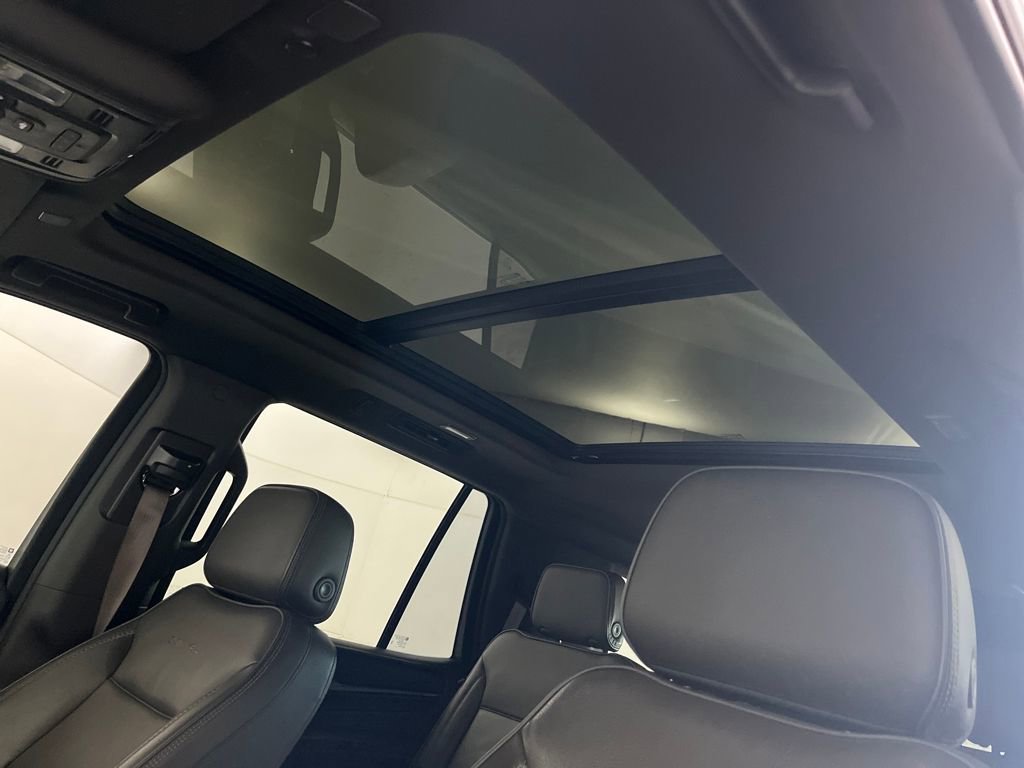 Used 2021 GMC Yukon Denali w/ Denali Premium Package image 27