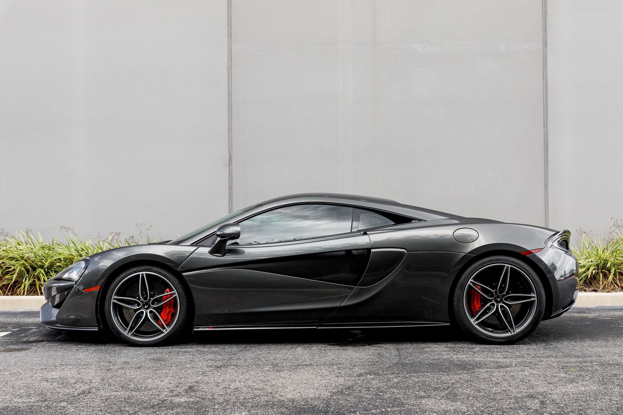 Used 2019 McLaren 570S Coupe RWD image 2