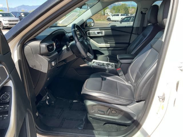Used 2021 Ford Explorer XLT w/ Equipment Group 202A AWD/4WD image 17