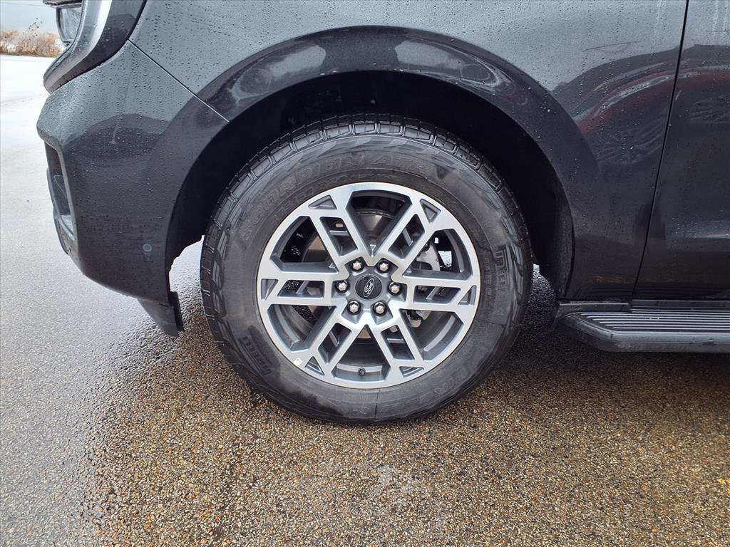 Used 2025 Ford Expedition Max Active image 6