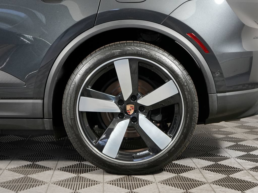 Certified 2025 Porsche Macan 4 Electric AWD/4WD image 14