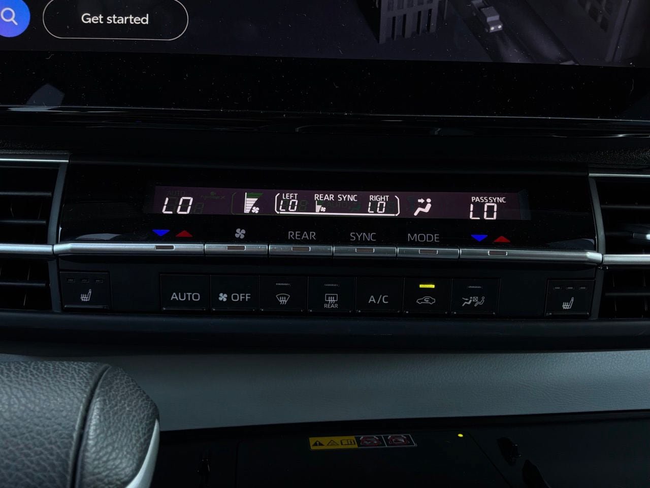 Used 2025 Toyota Sienna XLE FWD image 34