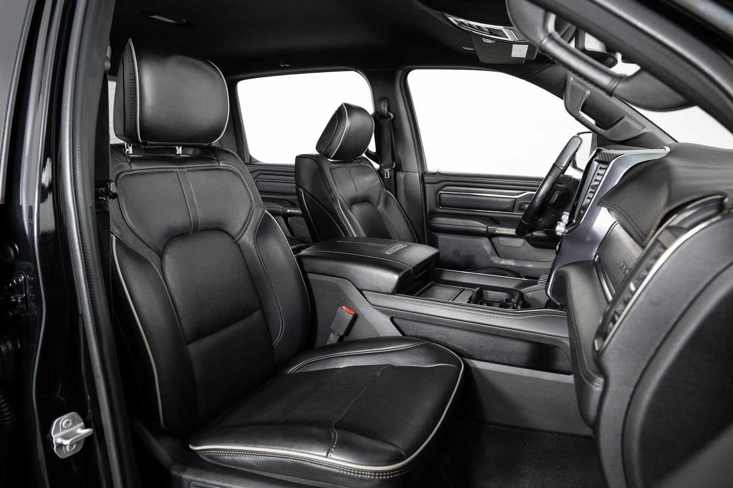 Used 2020 RAM 1500 Limited w/ Black Appearance Package image 28