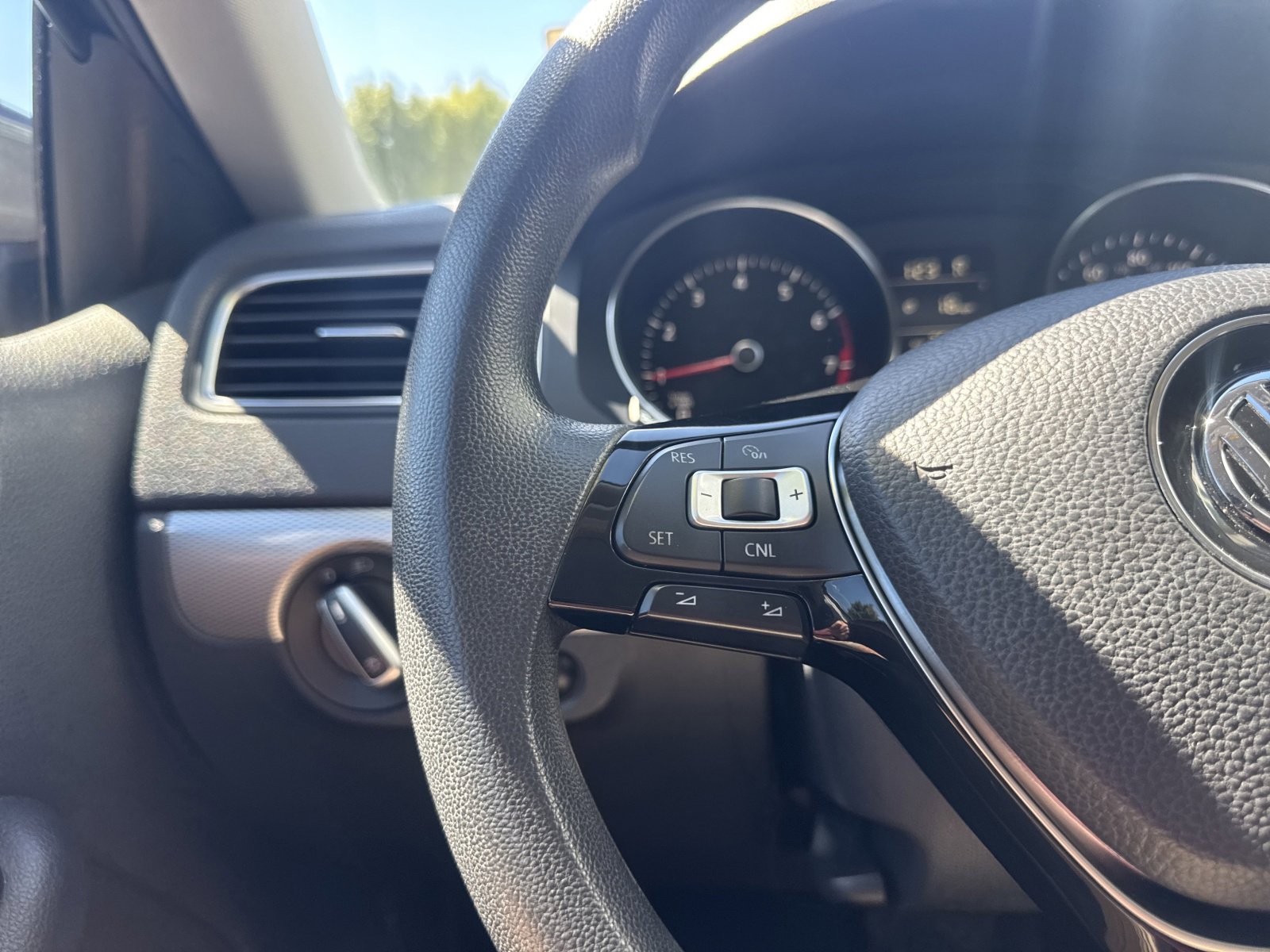 Used 2017 Volkswagen Jetta S image 30