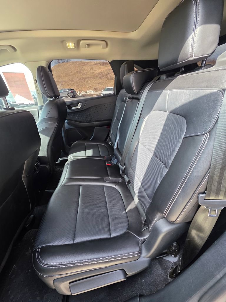 Used 2020 Ford Escape Titanium image 10