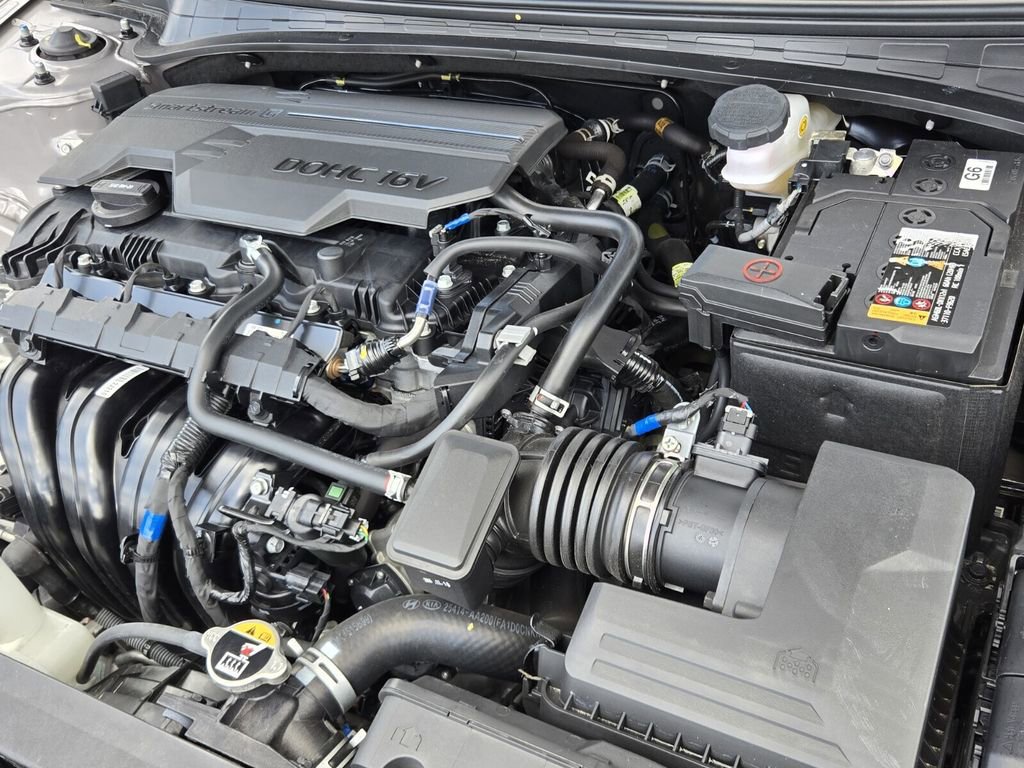 Certified 2025 Hyundai Elantra SEL FWD image 19