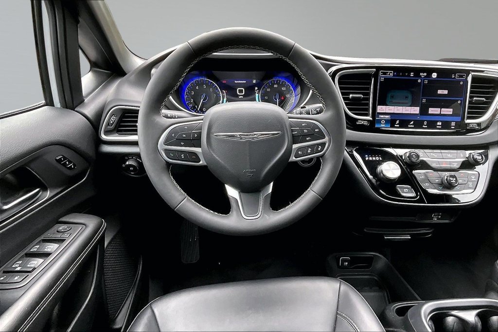 Used 2026 Chrysler Pacifica Select FWD image 5