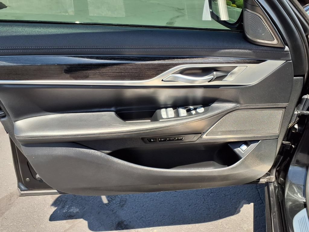 Used 2019 BMW 750i xDrive w/ M Sport Package AWD/4WD image 27