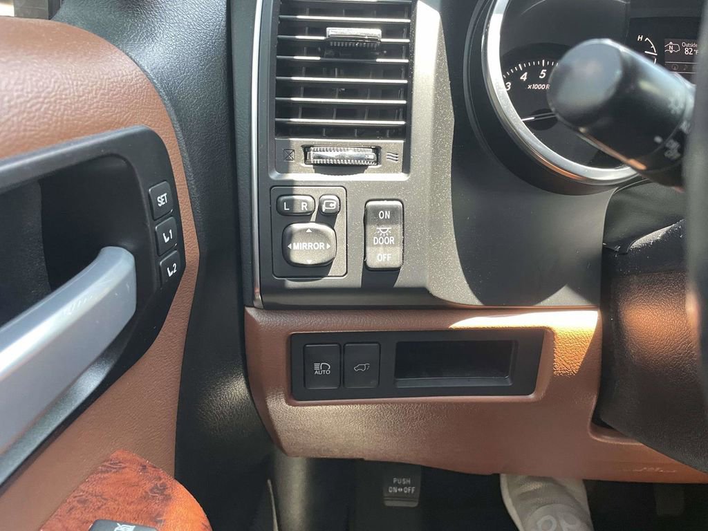 Used 2020 Toyota Sequoia Platinum AWD/4WD image 28