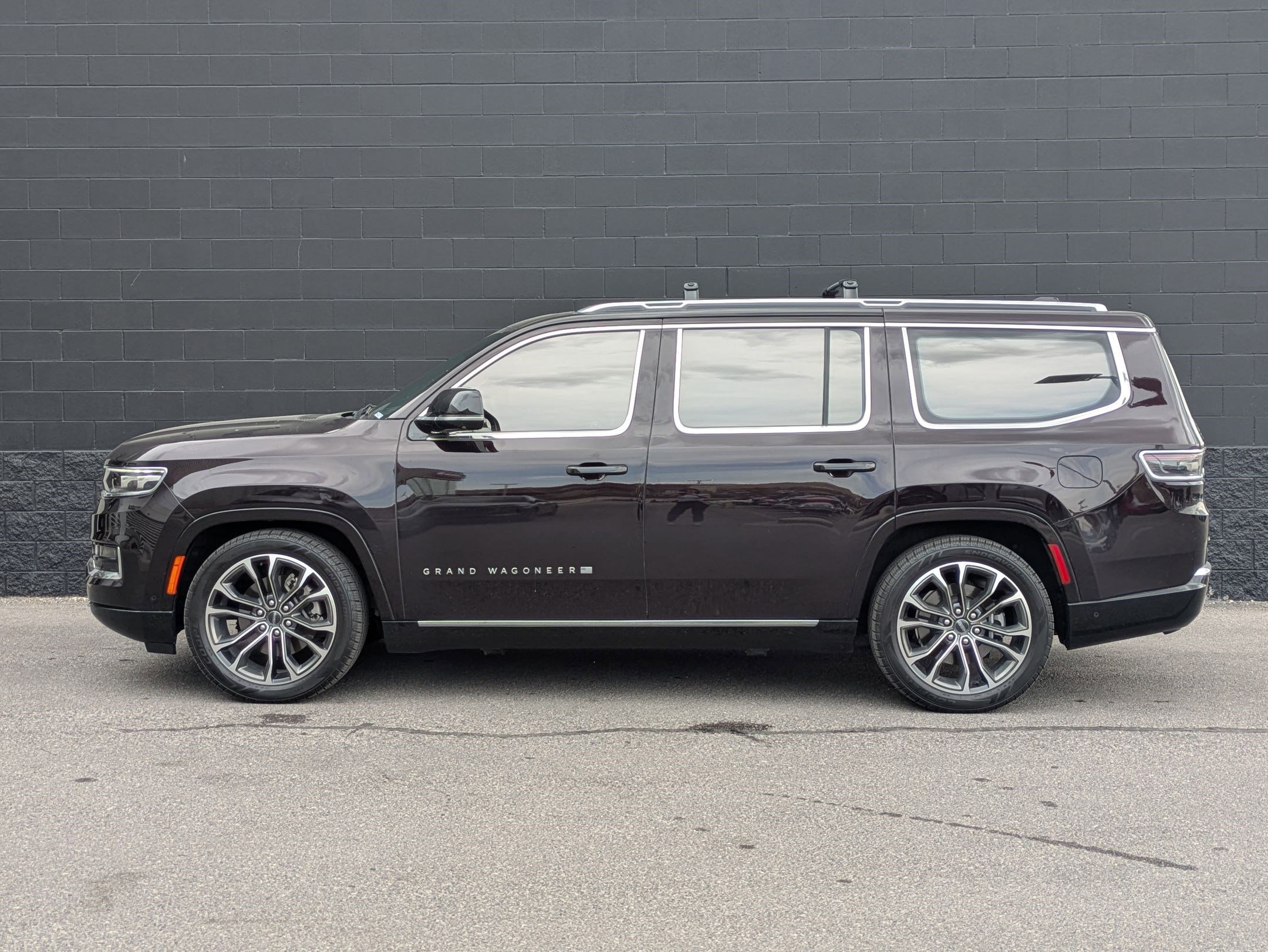 Used 2023 Jeep Grand Wagoneer Series III w/ Rear Seat Video Group 1 image 8