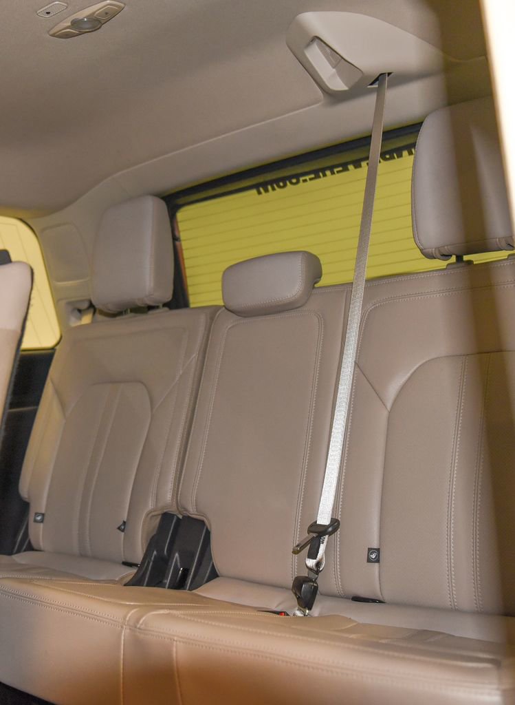 Used 2024 Ford Expedition Limited image 7