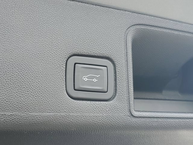 Certified 2024 GMC Terrain SLT AWD/4WD image 9