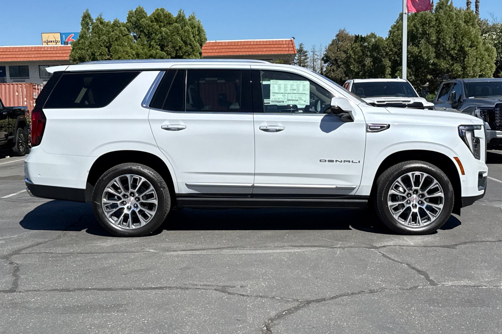 New 2026 GMC Yukon Denali w/ Denali Reserve Package AWD/4WD image 3