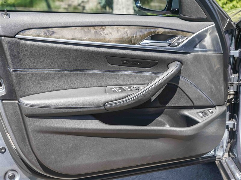 Used 2019 BMW 530e w/ M Sport Package RWD image 28