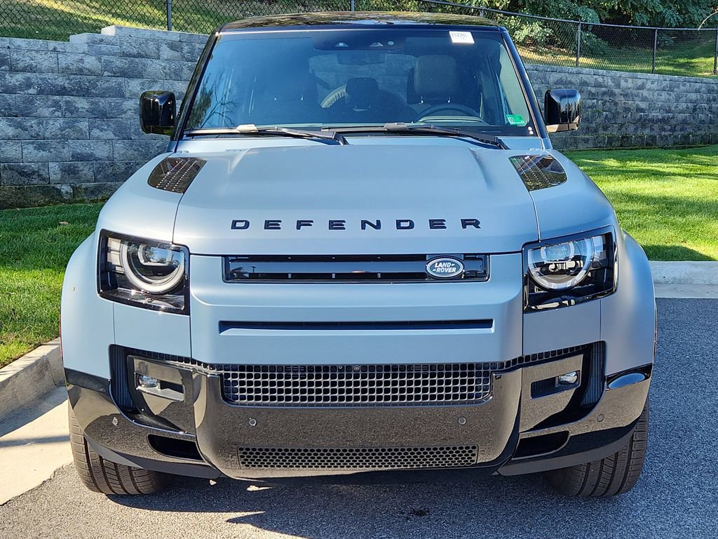 Used 2026 Land Rover Defender 110 X-Dynamic SE AWD/4WD image 8