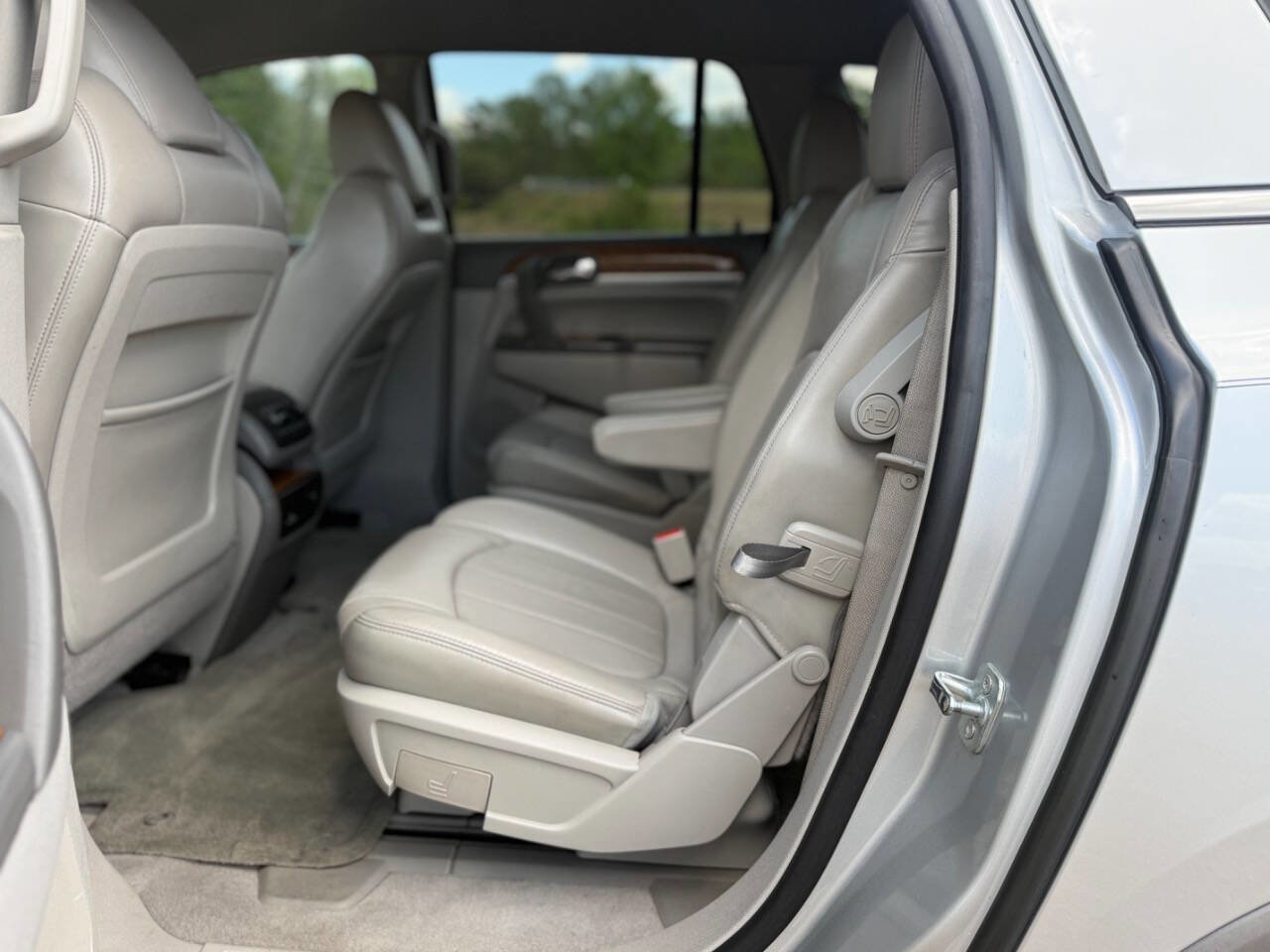 Used 2012 Buick Enclave Premium w/ LPO, Cargo Convenience Pkg FWD image 18