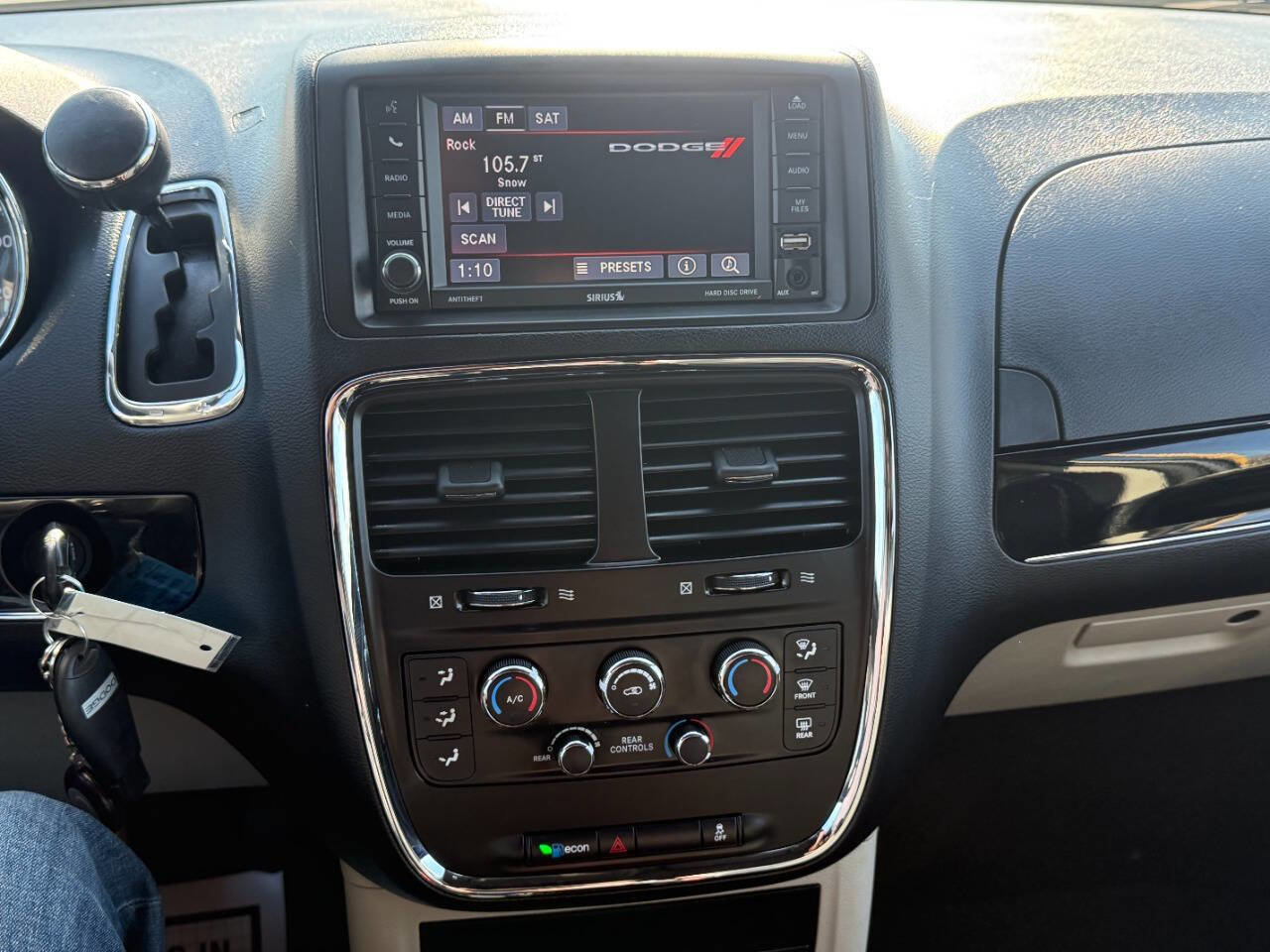 Used 2017 Dodge Grand Caravan SXT image 14