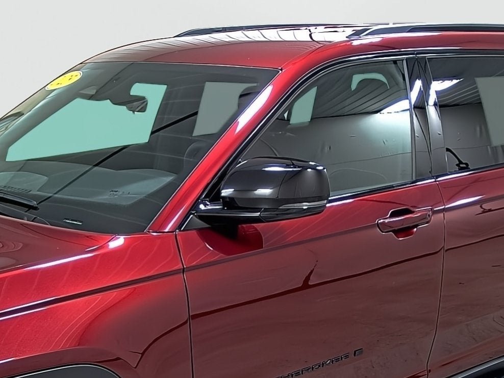 Used 2025 Jeep Grand Cherokee L Laredo AWD/4WD image 8