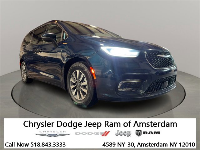 Used 2023 Chrysler Pacifica Touring-L image 1