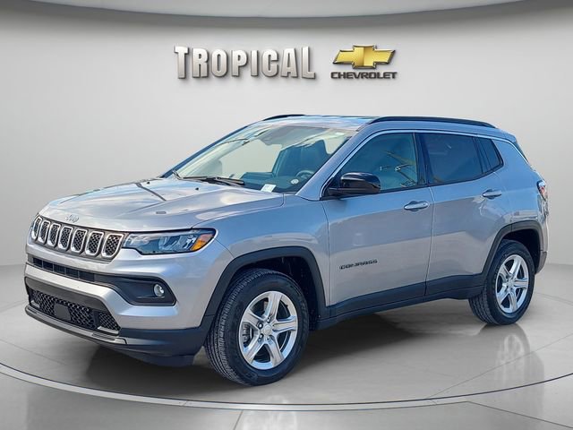 Used 2024 Jeep Compass Latitude AWD/4WD image 1