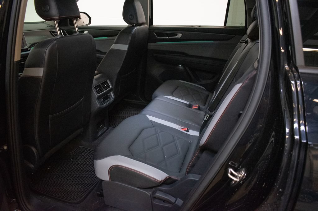 Used 2024 Volkswagen Atlas Peak Edition SE AWD/4WD image 22