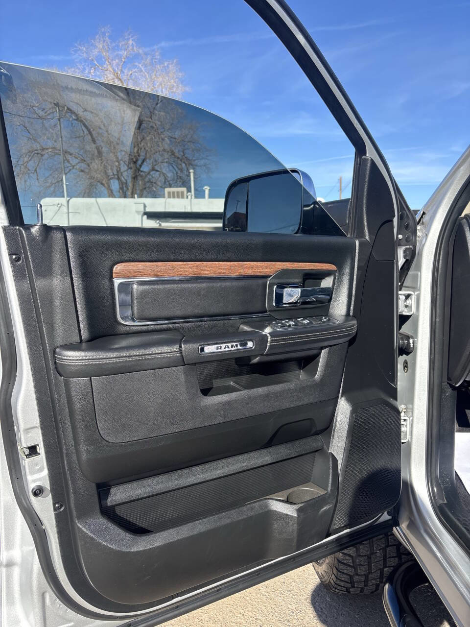 Used 2018 RAM 1500 Laramie w/ Convenience Group image 8