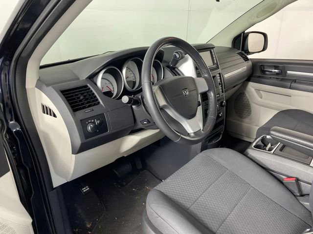 Used 2010 Dodge Grand Caravan Hero w/ Entertainment Group 1 FWD image 3