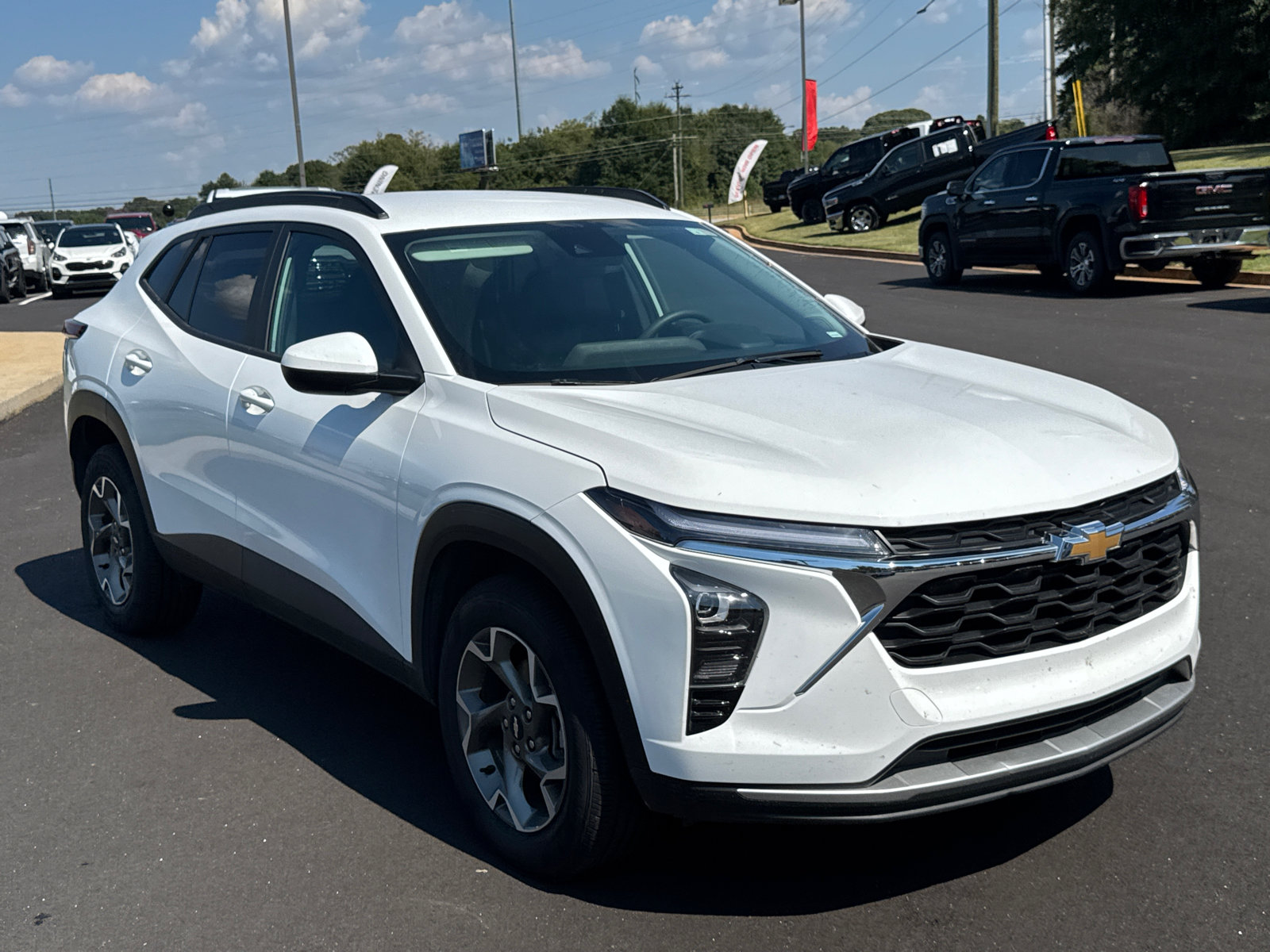 Used 2025 Chevrolet Trax LT FWD image 3