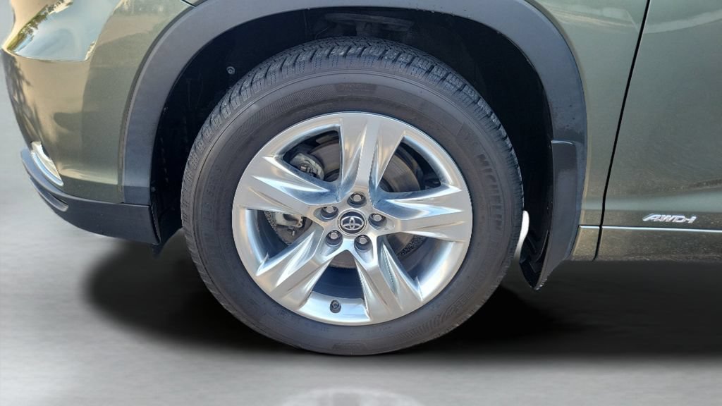 Used 2016 Toyota Highlander Limited w/ Driver Technology Package AWD/4WD image 25