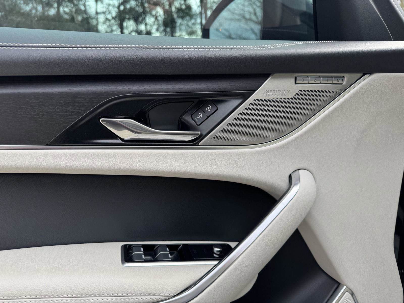 Used 2024 Jaguar F-PACE R-Dynamic S image 6