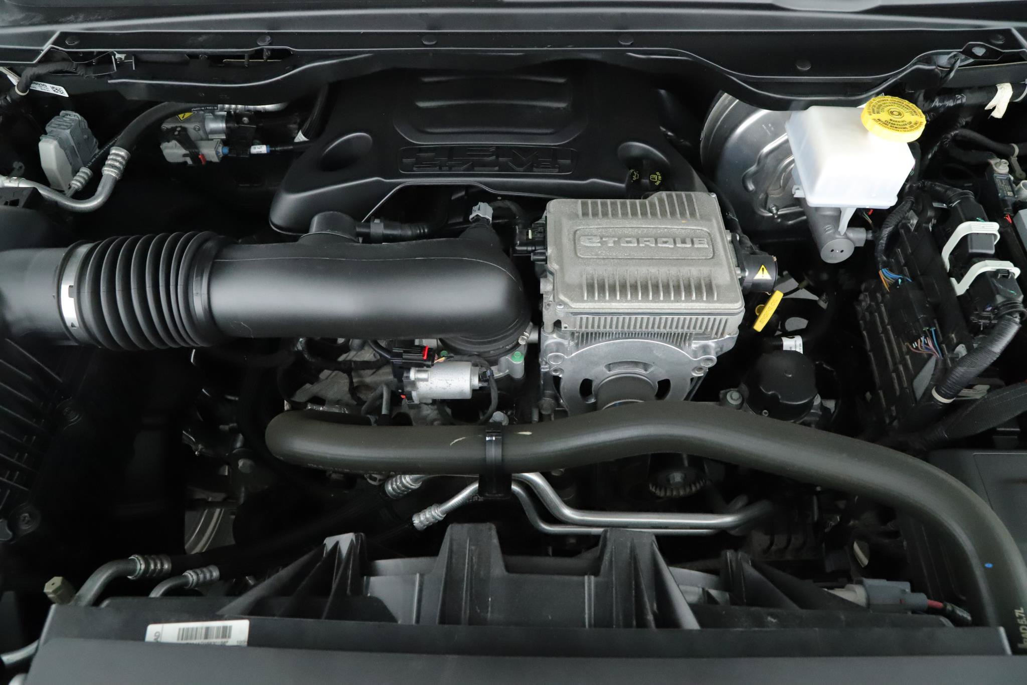 Used 2024 RAM 1500 Laramie AWD/4WD image 19