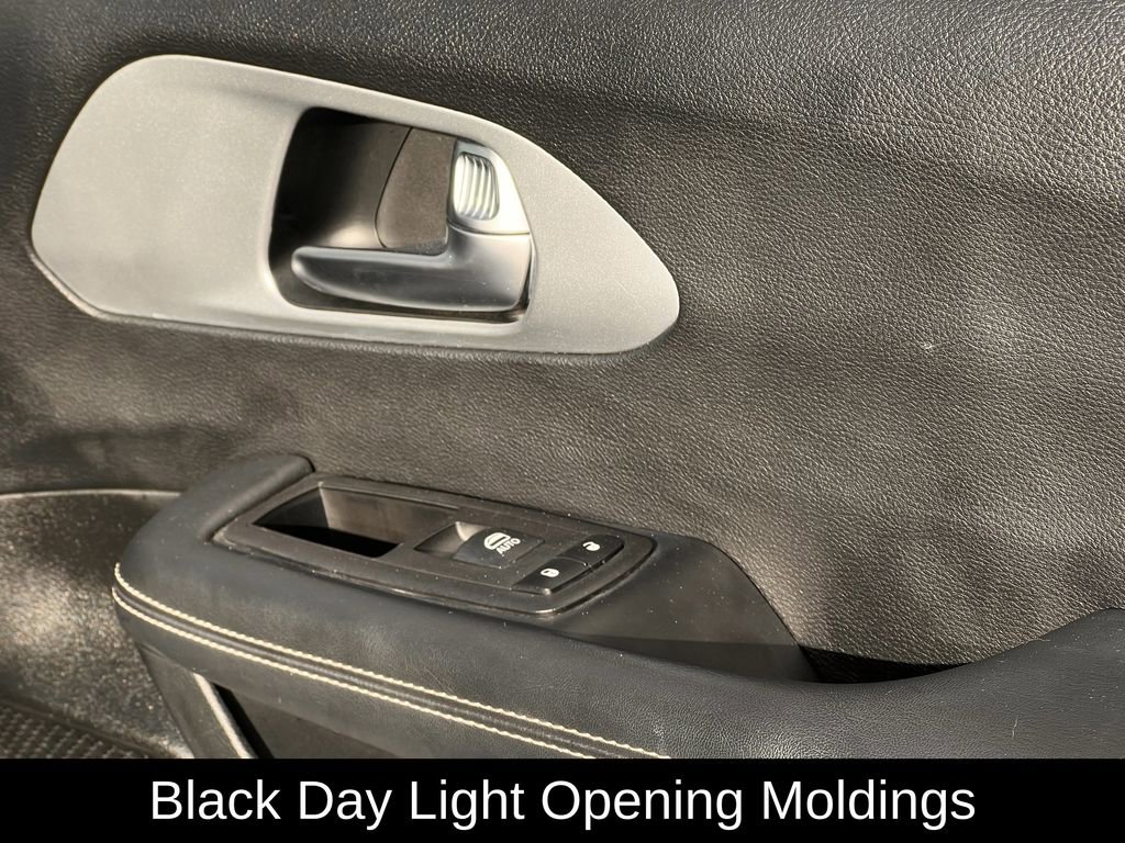 Used 2024 Chrysler Pacifica Select image 32