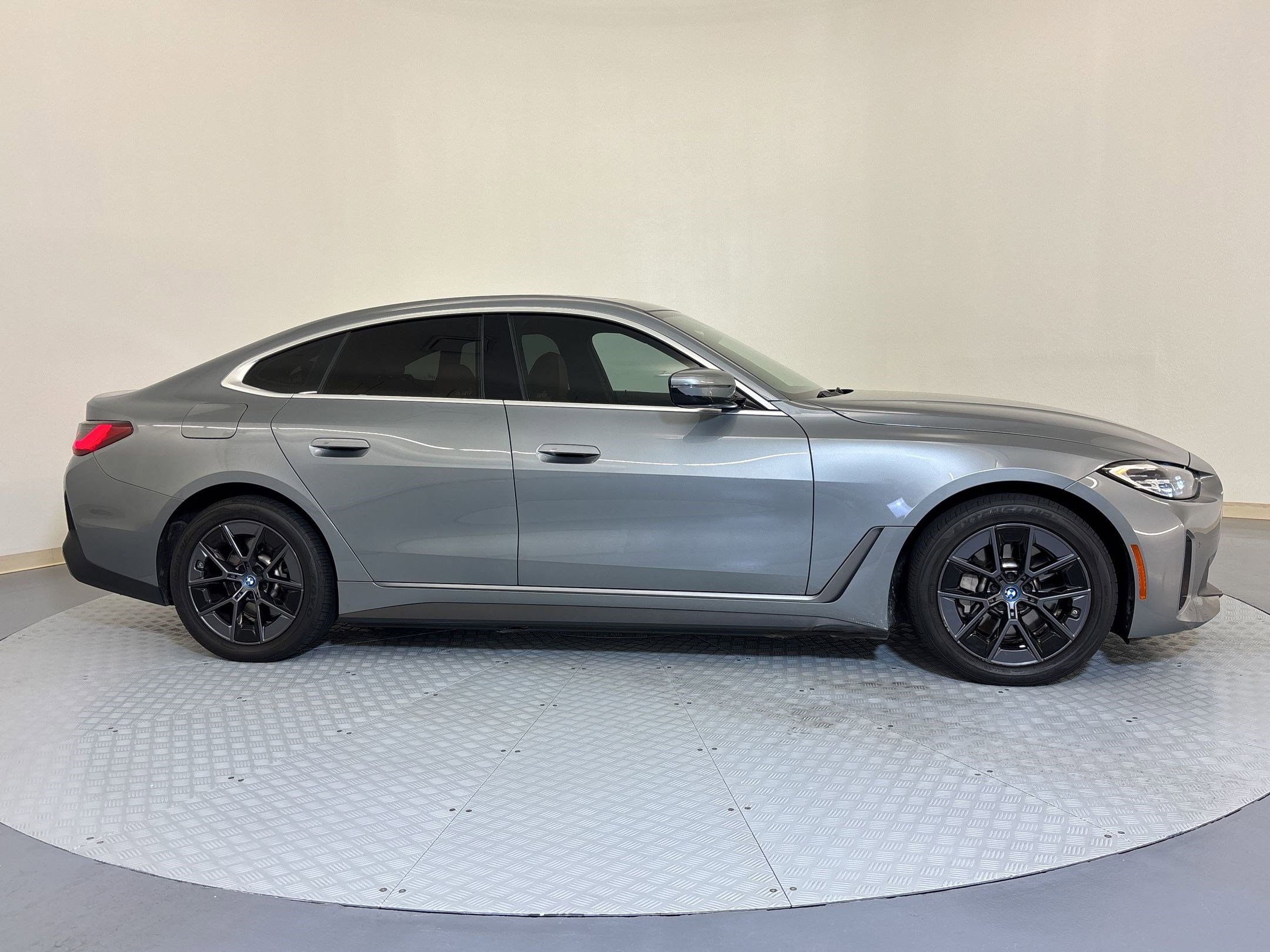 Used 2023 BMW i4 eDrive35 w/ Premium Package image 7