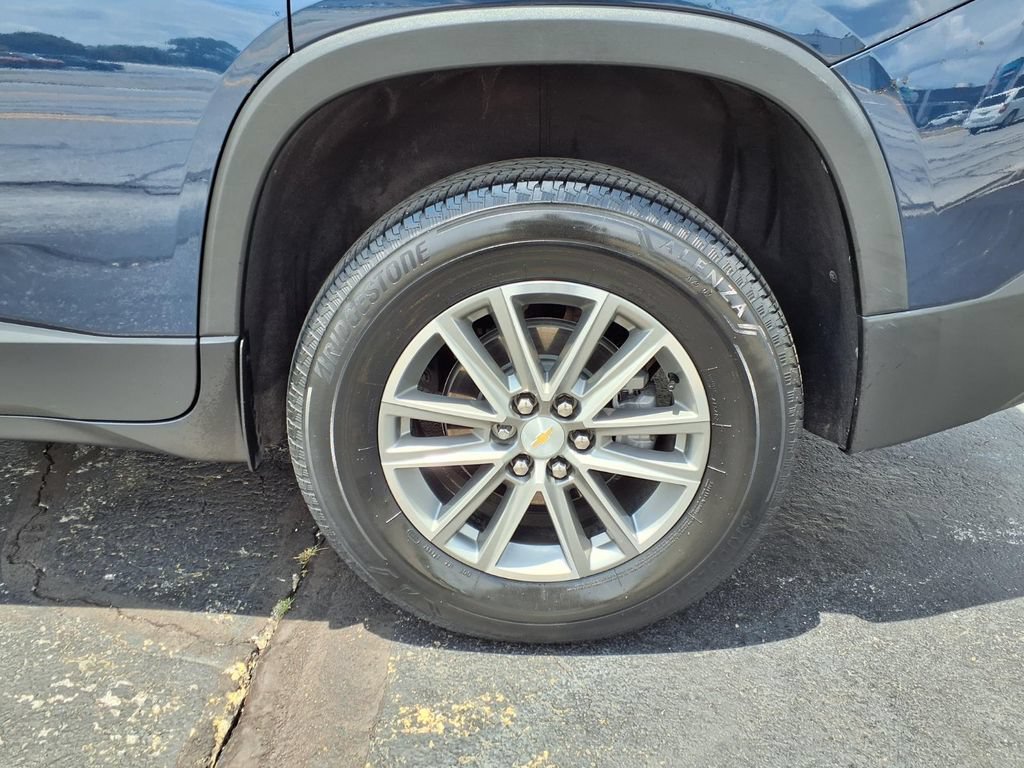 Used 2023 Chevrolet Traverse LT FWD image 24