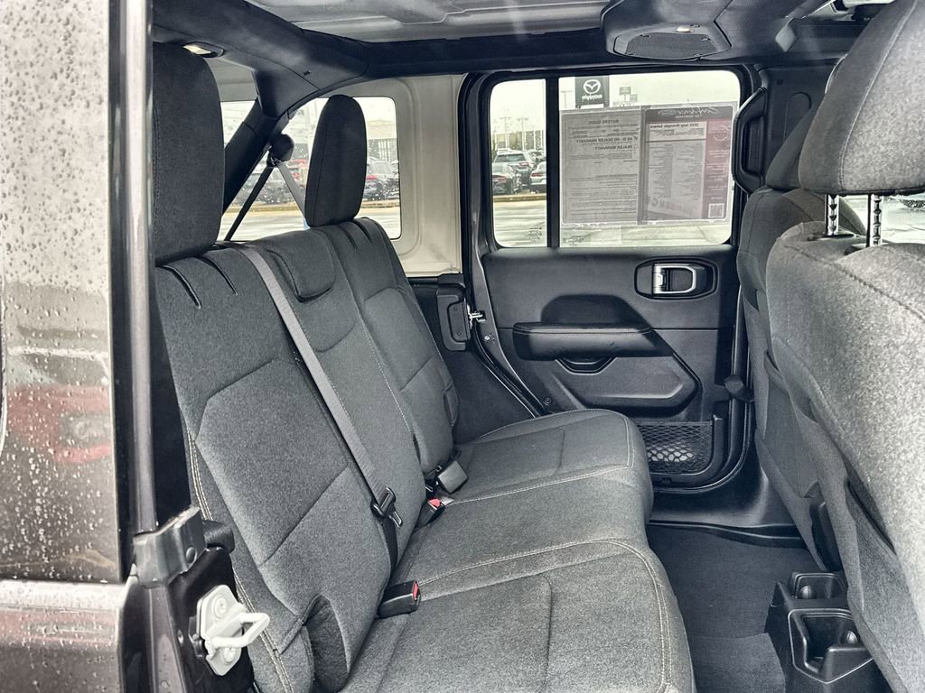 Used 2025 Jeep Wrangler Sahara image 29