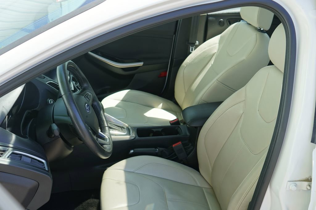 Used 2018 Ford Focus Titanium FWD image 11