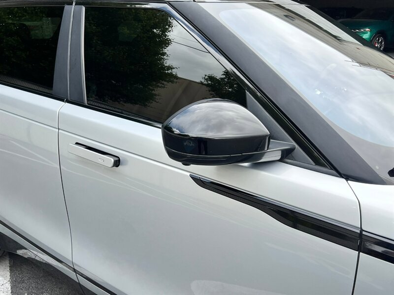 Used 2018 Land Rover Range Rover Velar R-Dynamic SE AWD/4WD image 9
