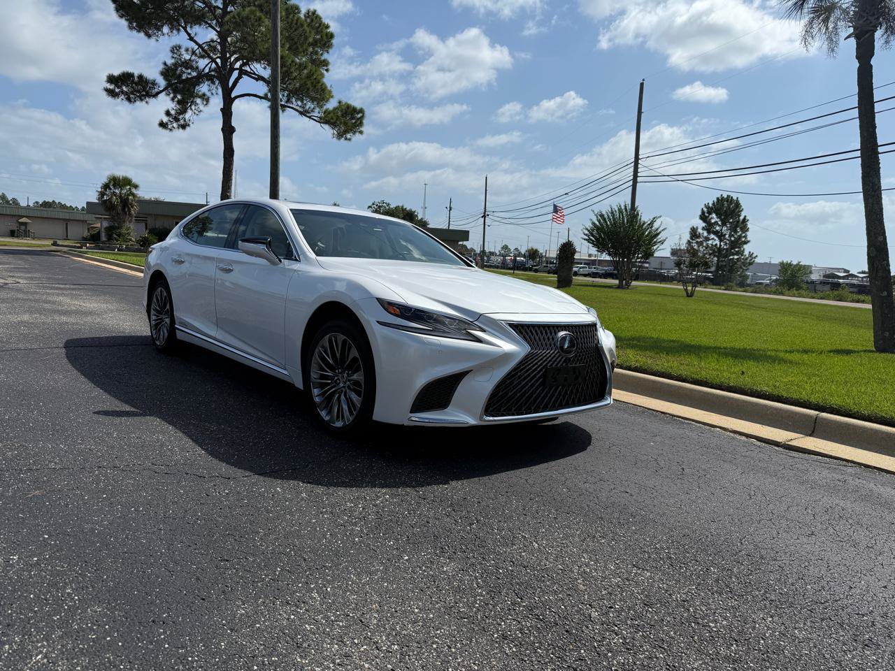 Used 2018 Lexus LS 500h AWD w/ Interior Upgrade Package image 4